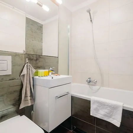 Metro Rondo Onz Apartment